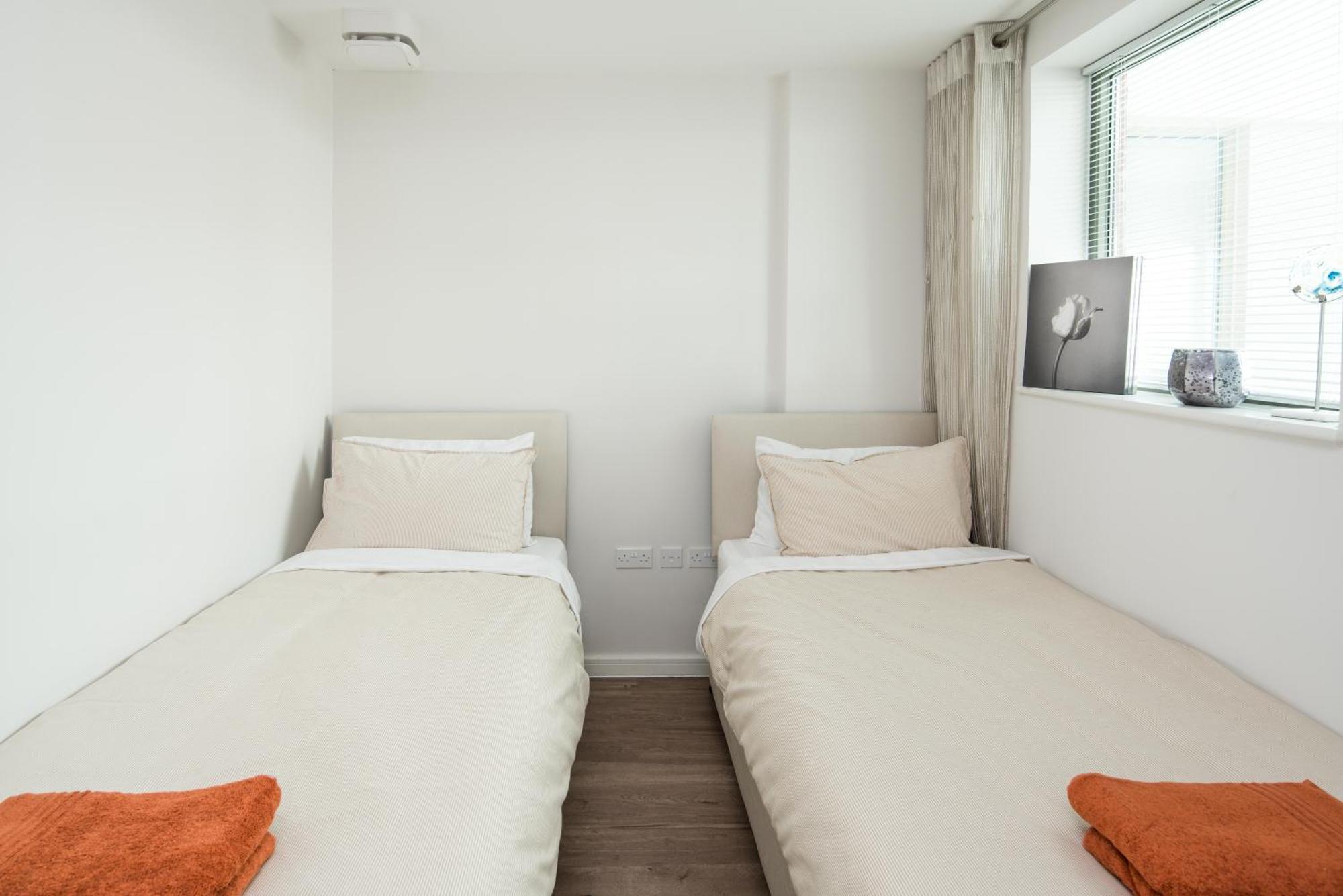 Canning Town -2 Bed Luxury Apartment Лондон Экстерьер фото